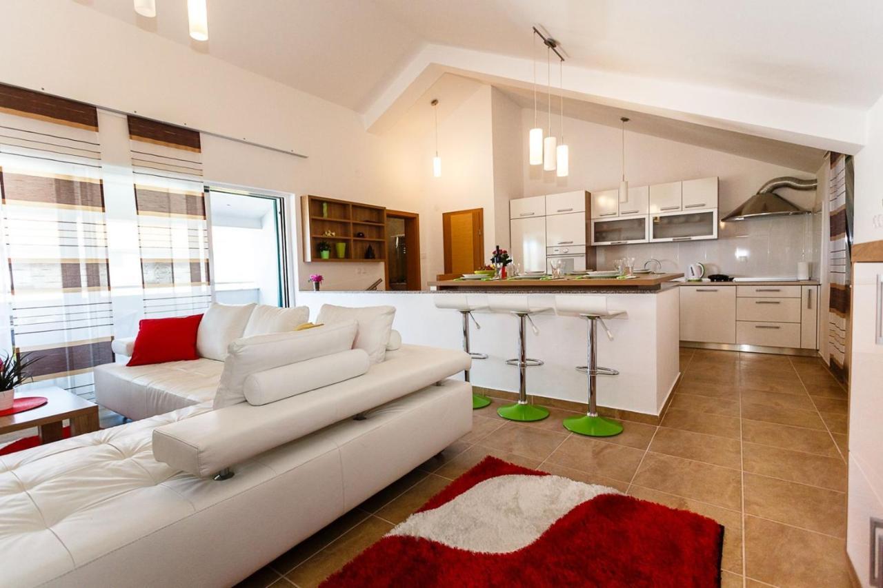 Apartment Adria 3 Malinska Esterno foto