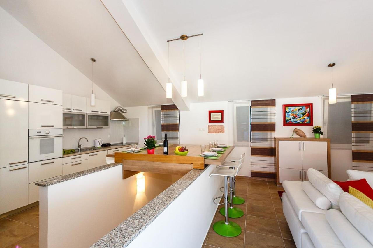 Apartment Adria 3 Malinska Esterno foto