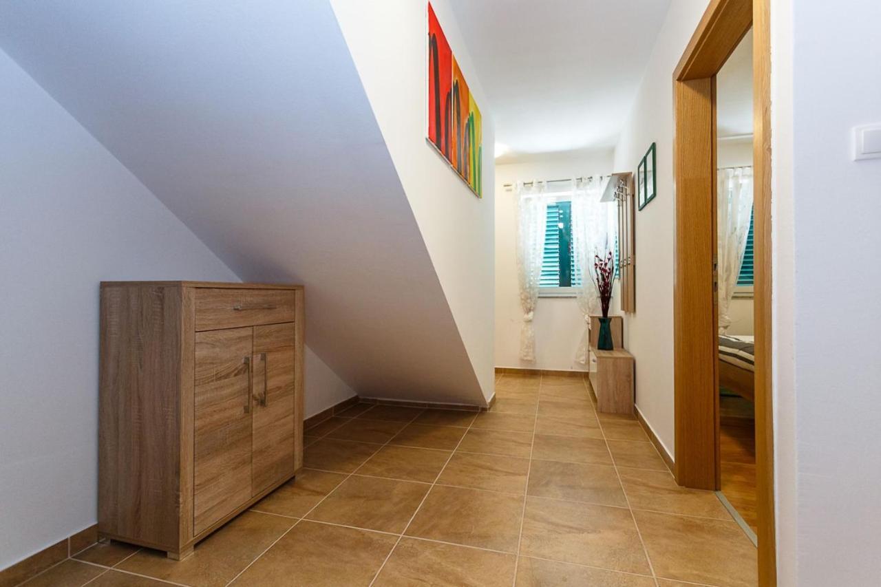 Apartment Adria 3 Malinska Esterno foto