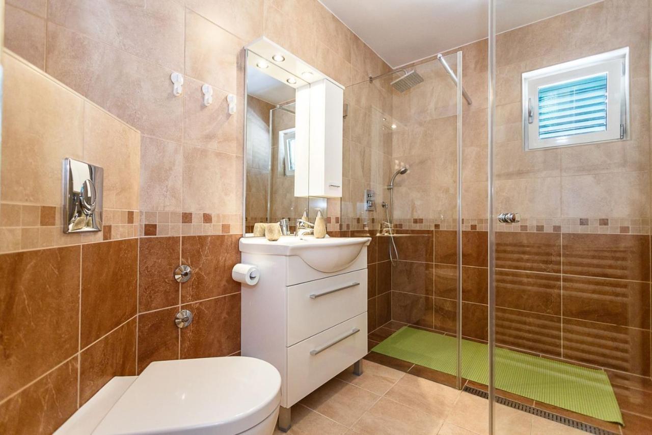 Apartment Adria 3 Malinska Esterno foto