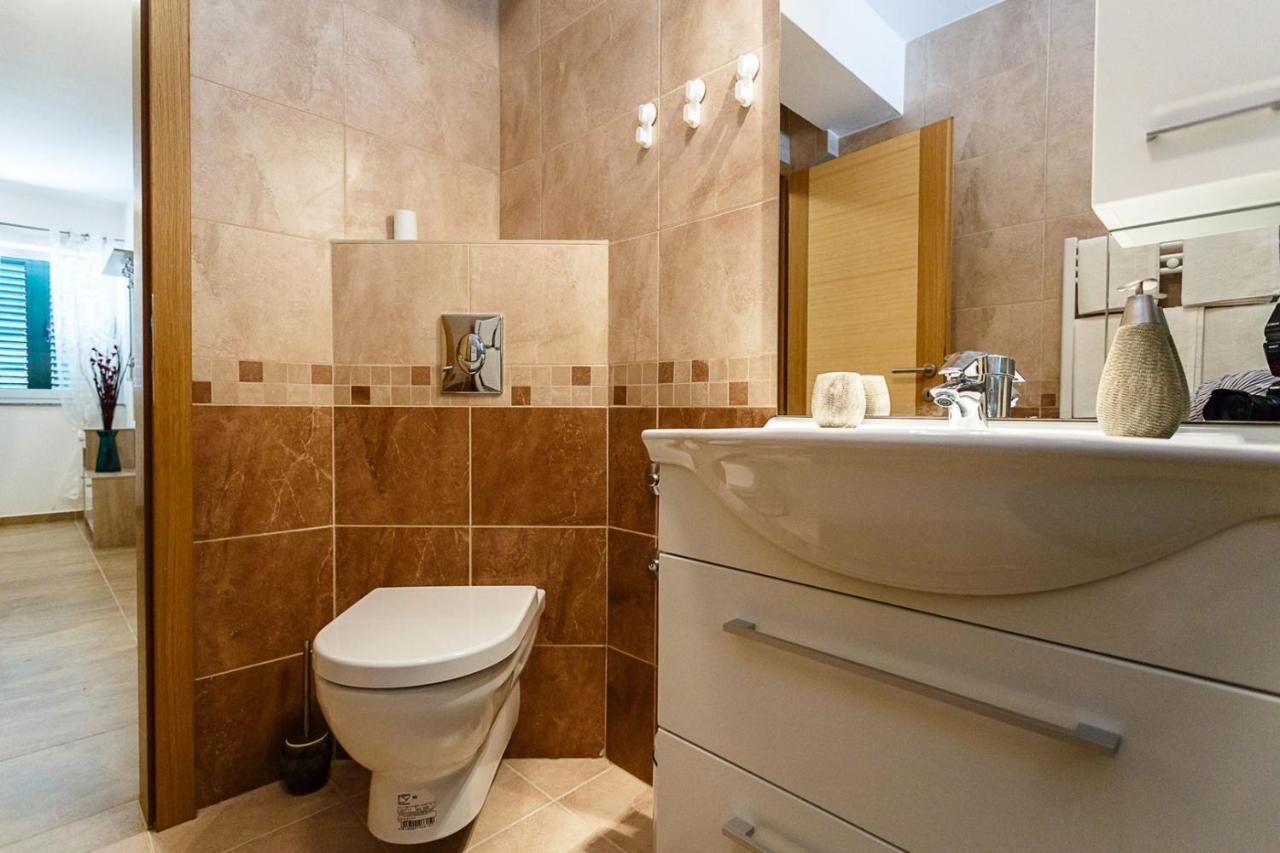 Apartment Adria 3 Malinska Esterno foto