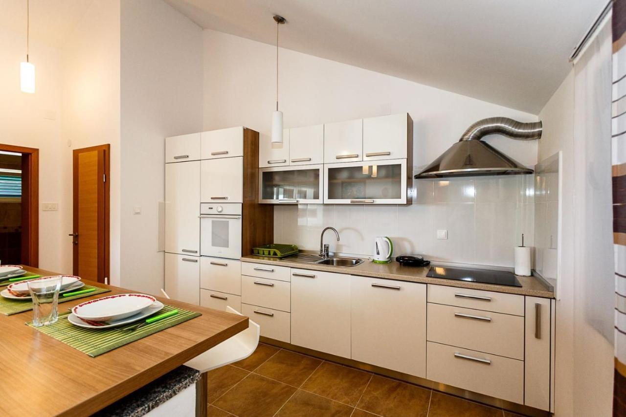 Apartment Adria 3 Malinska Esterno foto
