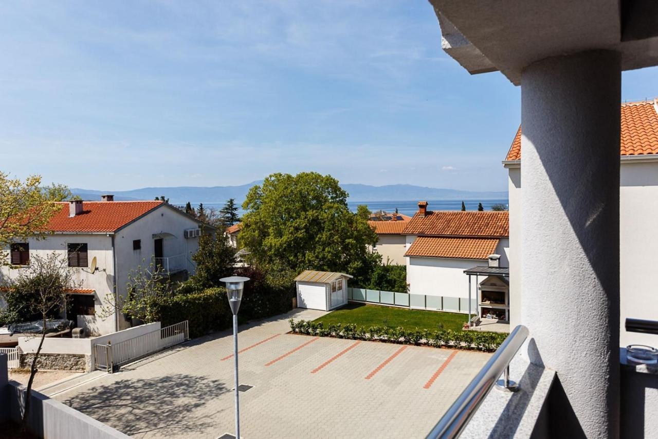 Apartment Adria 3 Malinska Esterno foto