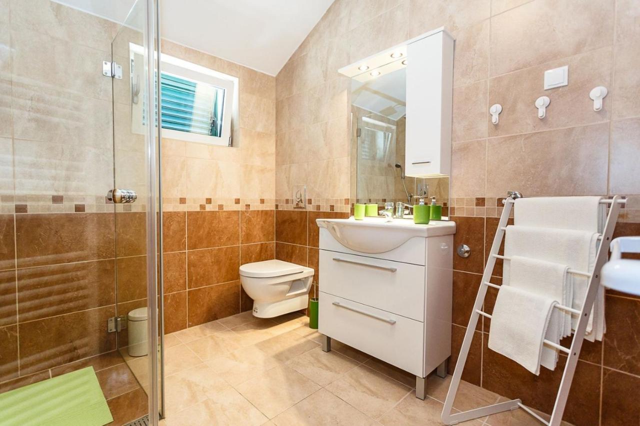 Apartment Adria 3 Malinska Esterno foto